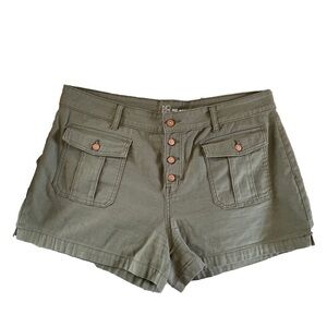 Women's No Boundaries Green Shorts Size 19